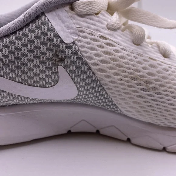 Nike White sneaker tennis shoe size 6.5 - Picture 8 of 10